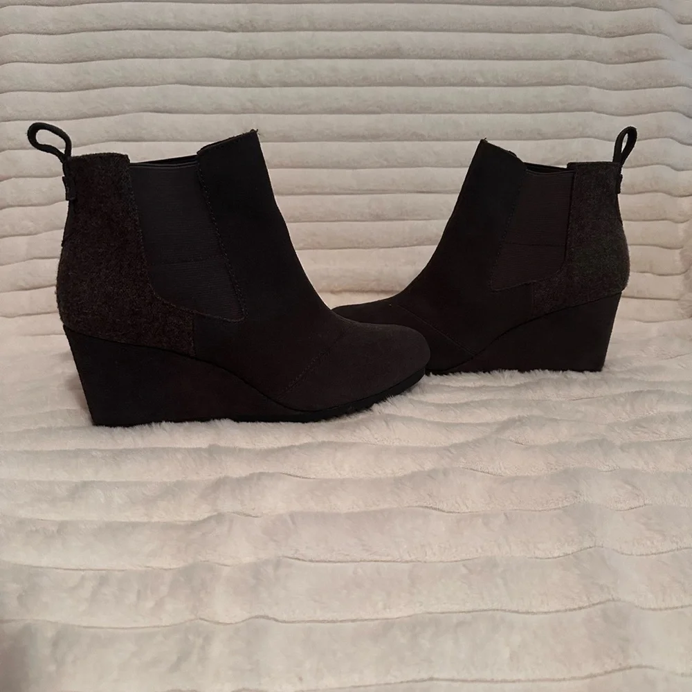 Toms Gray Suede Chelsea Booties - Picture 4 of 4